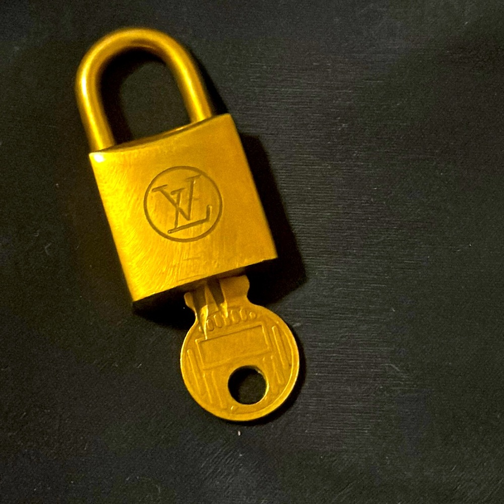 LV Lock & Key #226